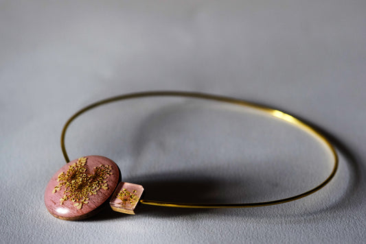 Penché, girocollo, fiori di Carota selvatica