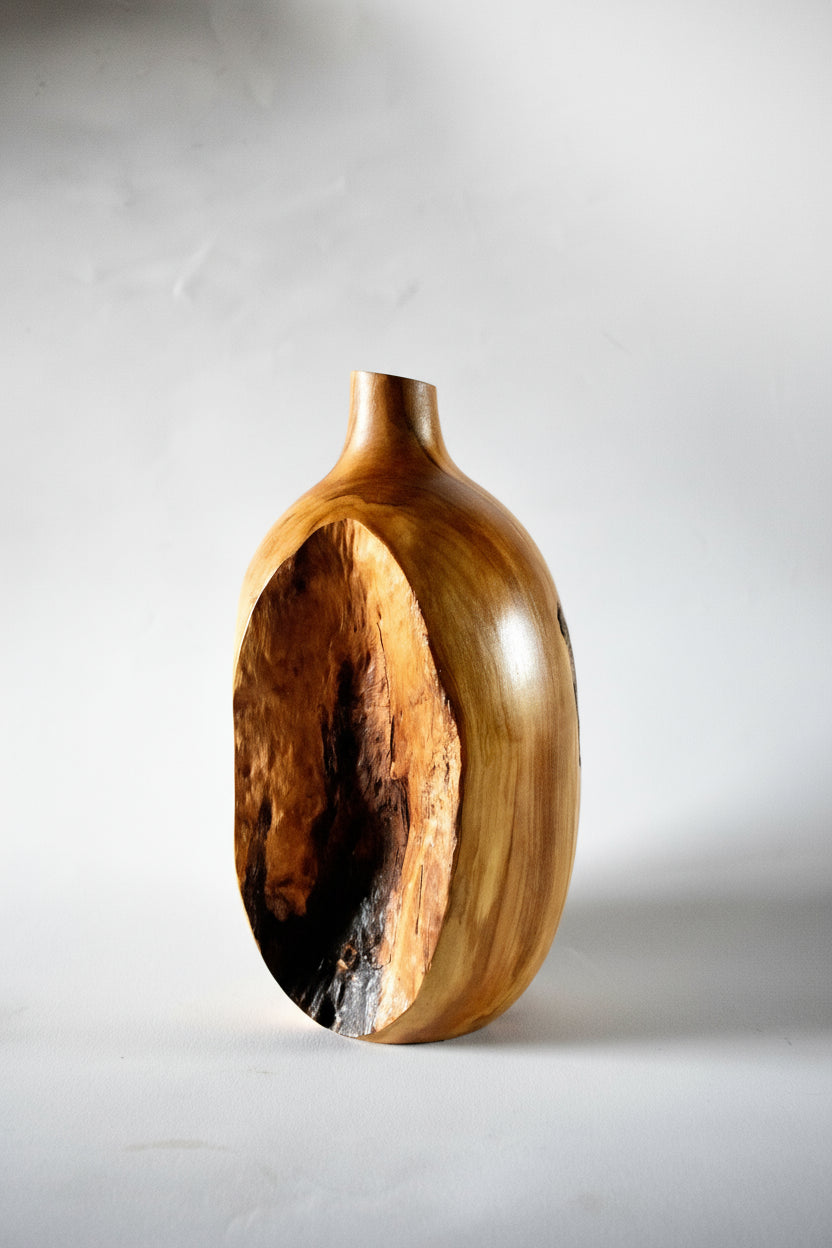 Olea, vaso porta fiori in Legno di Ulivo