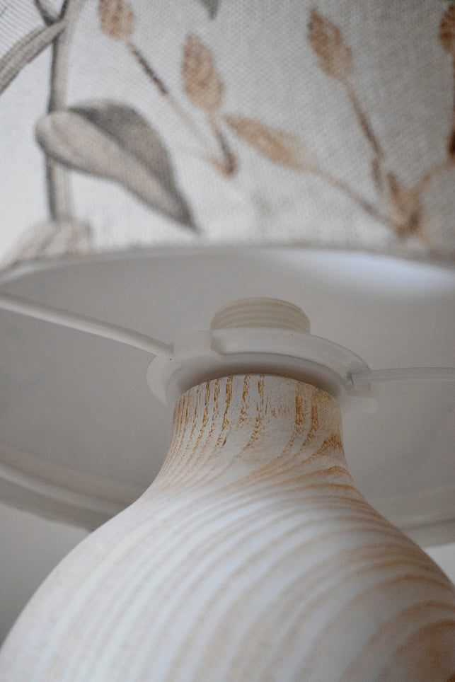 WHIM, lampada in legno di Castagno